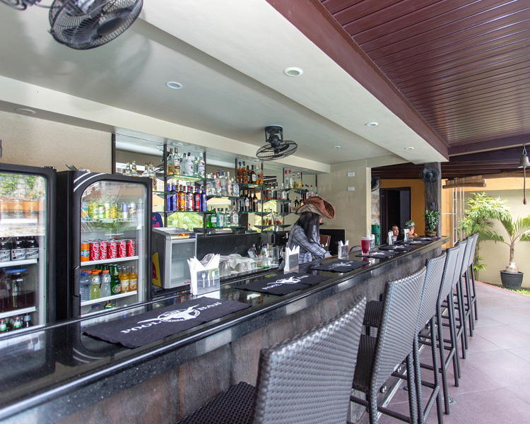 Queens Hotel Angeles City | The Pool and Pool Bar