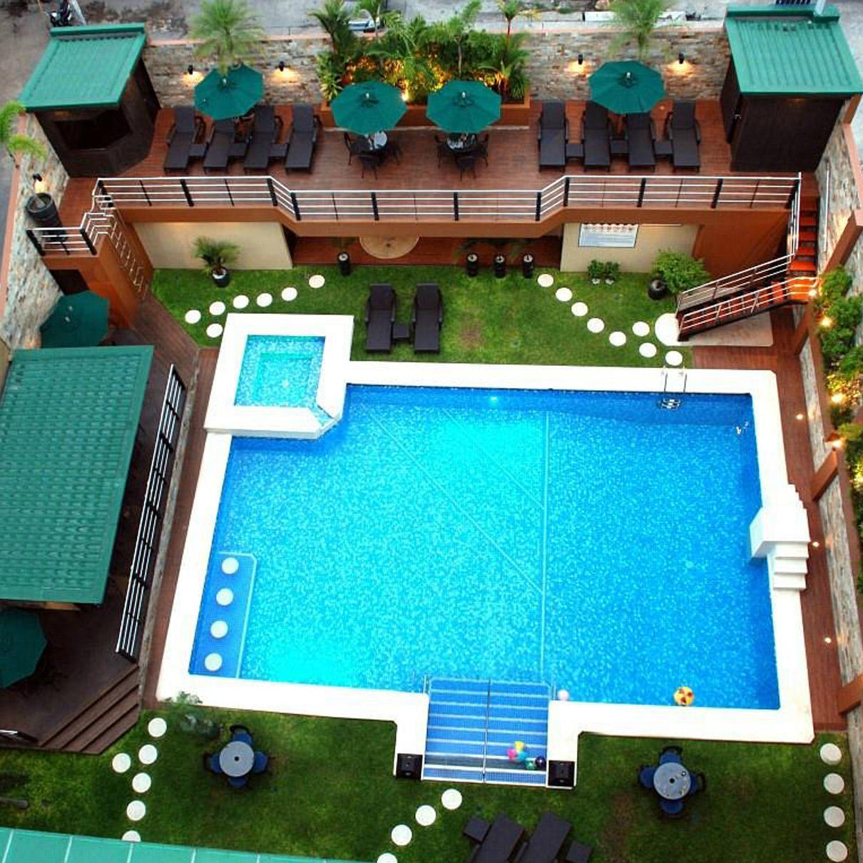 Swimming Pool | Queens Hotel Angeles City